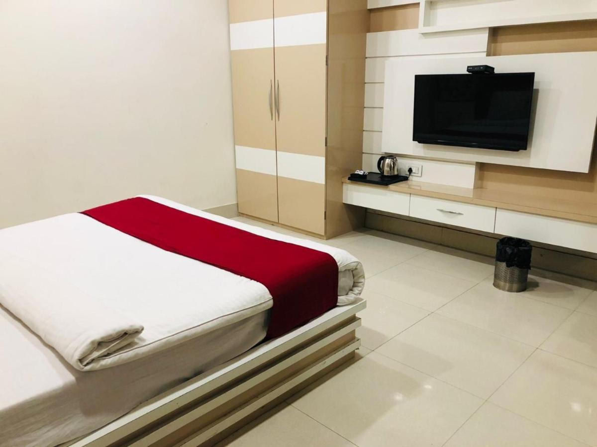 Hotel Blessing Bells, Fazilka Bagian luar foto