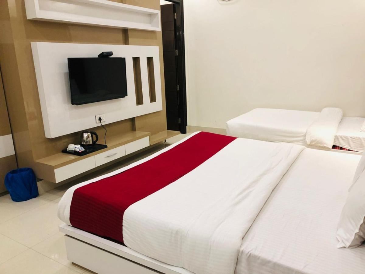 Hotel Blessing Bells, Fazilka Bagian luar foto