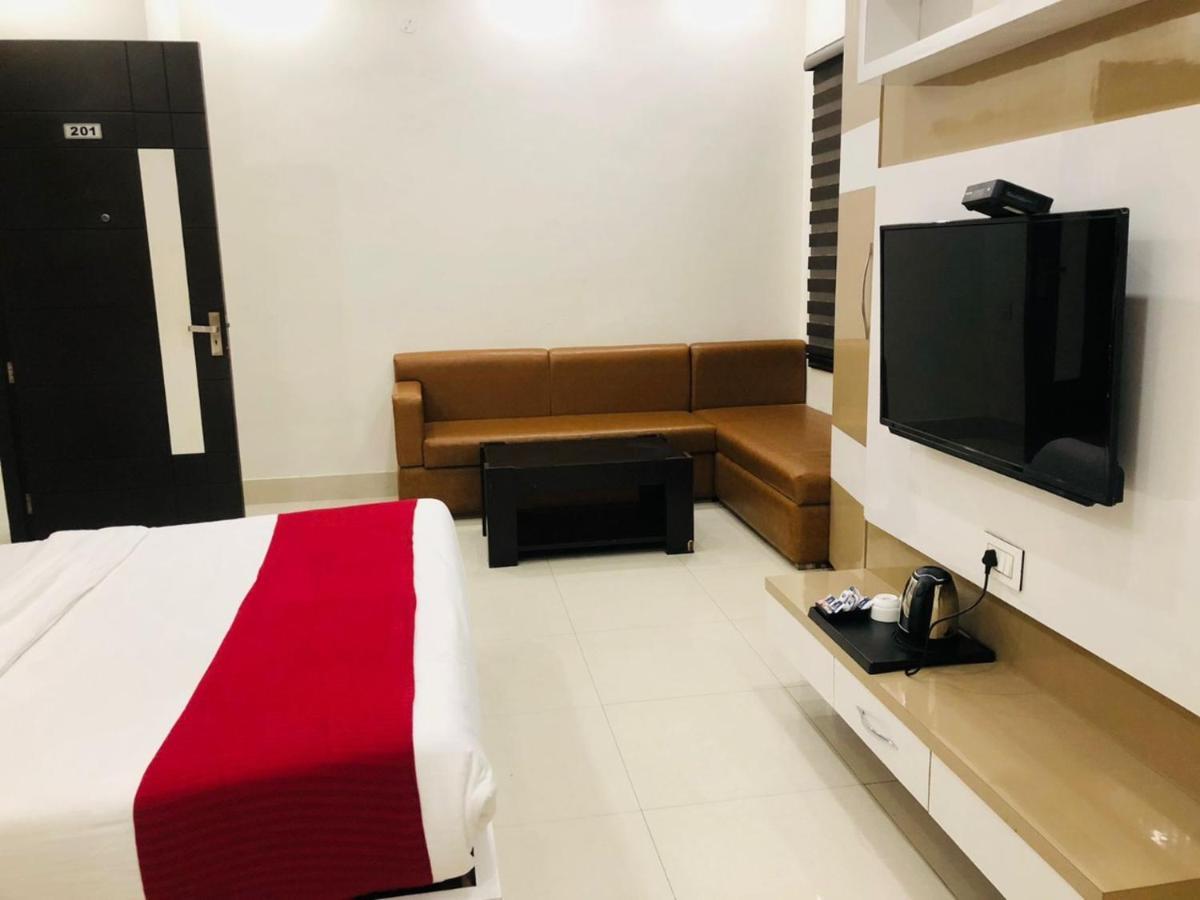 Hotel Blessing Bells, Fazilka Bagian luar foto